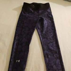 Under armour leggings.  Size xs